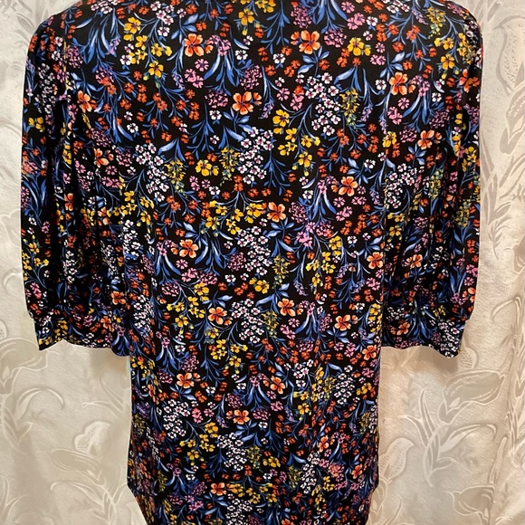 CeCe Black Floral Short Sleeve Scoop Neck Top - Picture 3 of 6